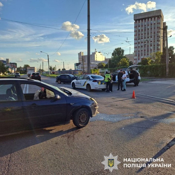 Новини Харкова: поліція розшукує водійку Ford Focus після ДТП